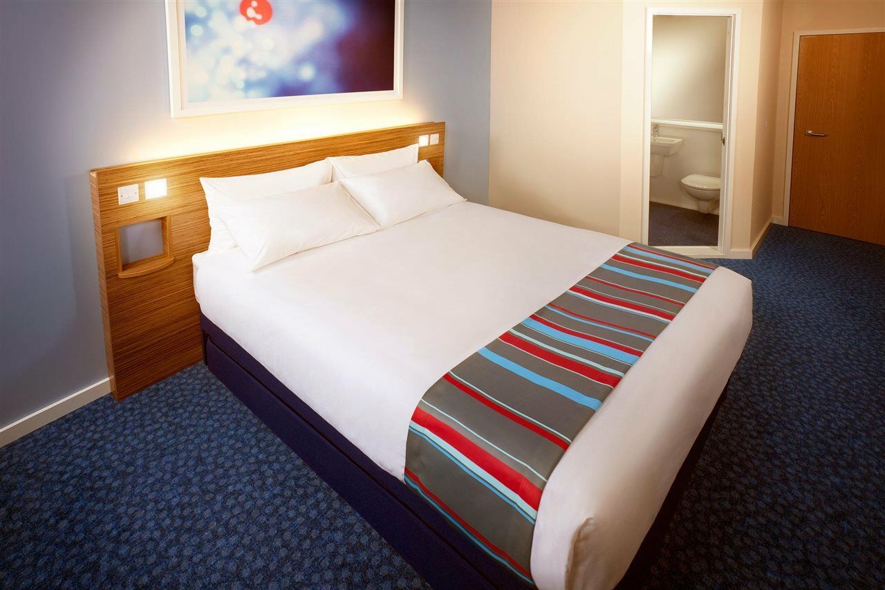 Travelodge Llanelli Cross Hands מראה חיצוני תמונה