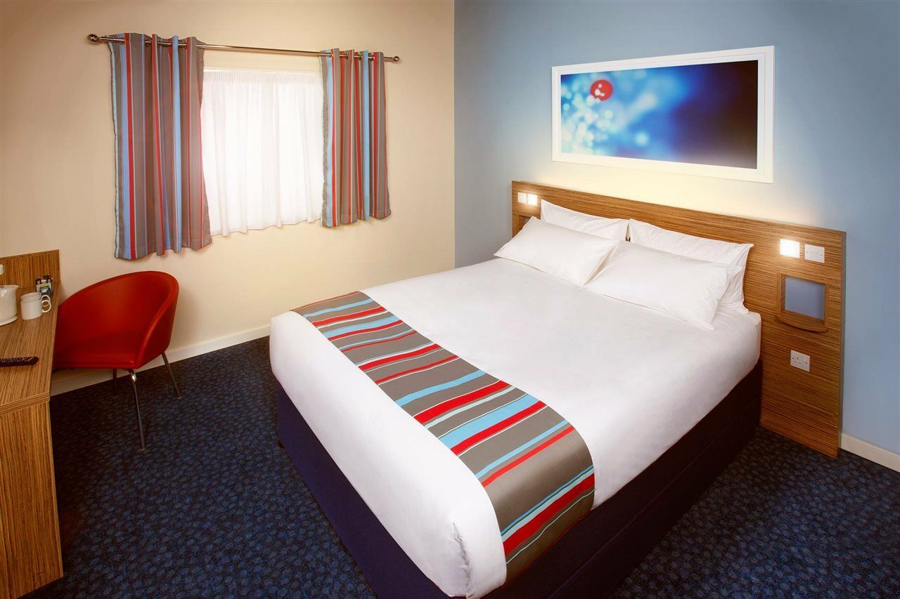 Travelodge Llanelli Cross Hands מראה חיצוני תמונה