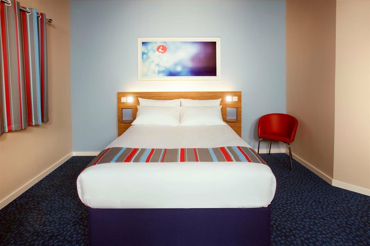 Travelodge Llanelli Cross Hands מראה חיצוני תמונה